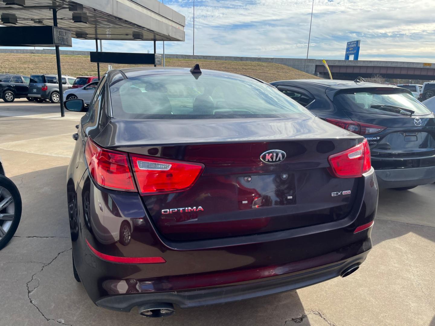 2014 PURPLE KIA OPTIMA EX; LX EX (5XXGN4A70EG) with an 2.4L L4 DOHC 16V engine, 6-Speed Automatic transmission, located at 8101 E. Skelly Dr., Tulsa, OK, 74129, (918) 592-3593, 36.121891, -95.888802 - Photo#2